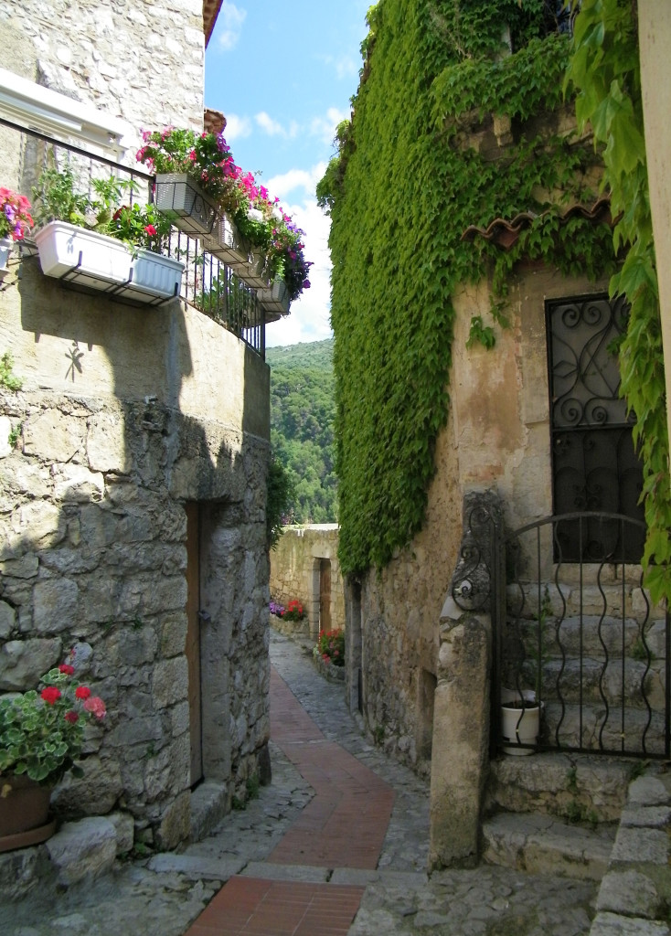 The cobblestone streets of Èze, France